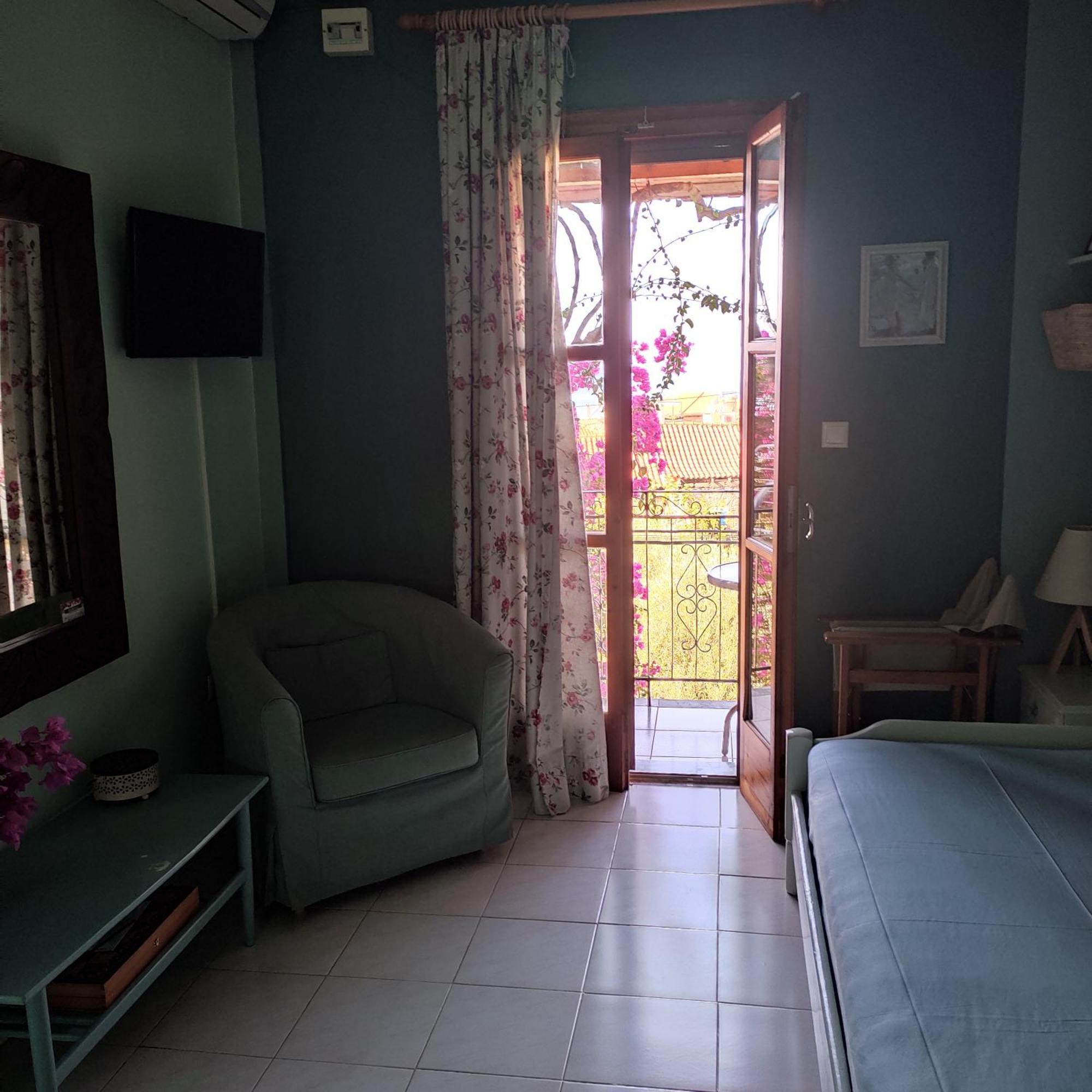Iliolithos Rooms การ์ดามมีลี ภายนอก รูปภาพ
